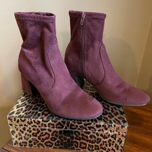 Unisa suede boot. Size 6